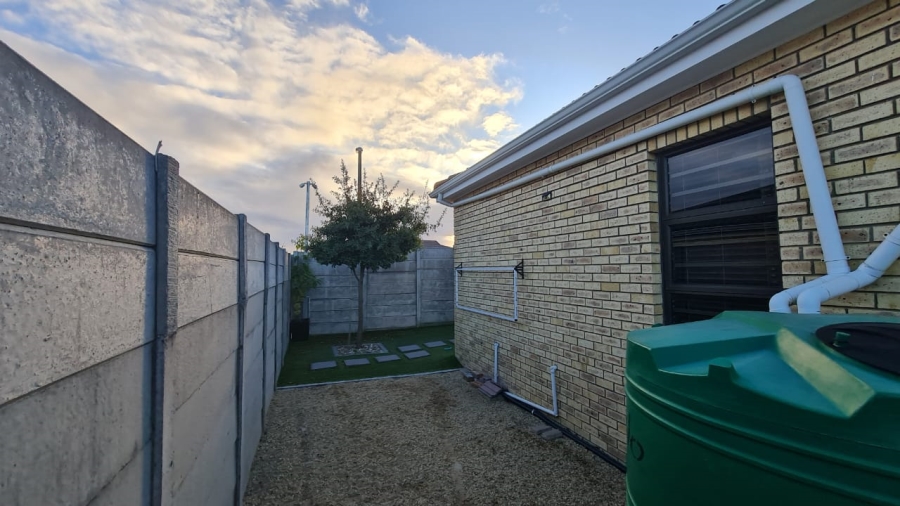 To Let 3 Bedroom Property for Rent in Normandie Western Cape